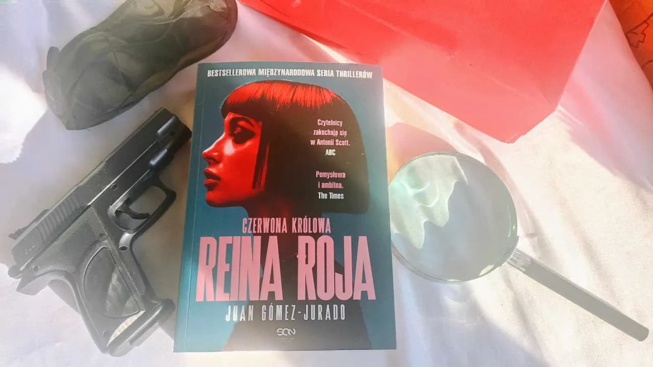 Czerwona królowa: Recenzja czy warto ją przeczytać?