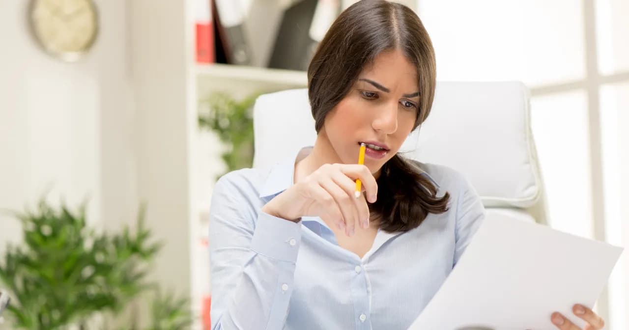 Recenzja naukowa: jak pisać, by naprawdę oceniać, nie streszczać?