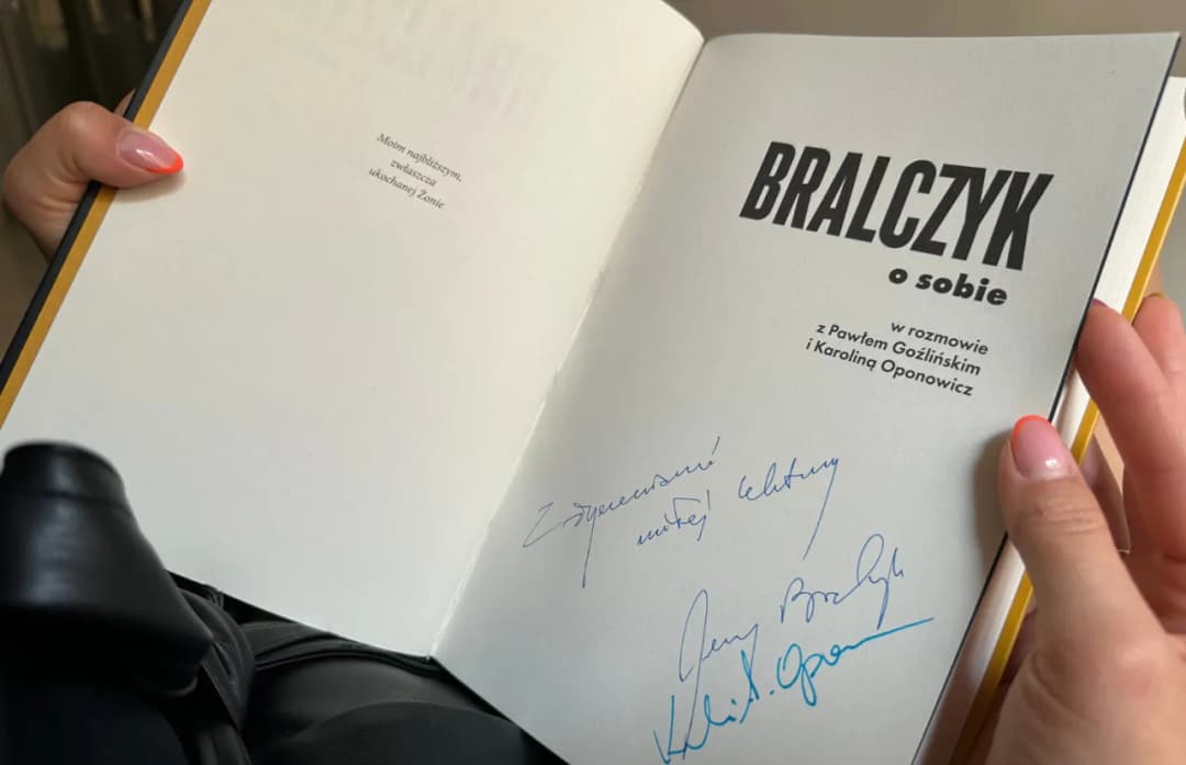 Jak napisać dedykację do książki? Gotowe wzory i porady eksperta