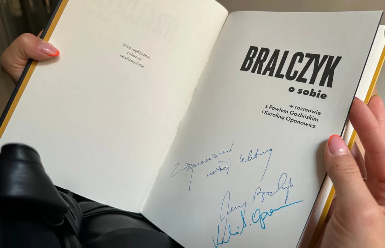 Jak napisać dedykację do książki? Gotowe wzory i porady eksperta